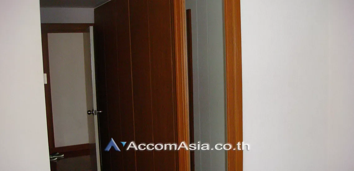  1 Bedroom  Condominium For Rent in Ploenchit, Bangkok  near BTS Chitlom (1520898)