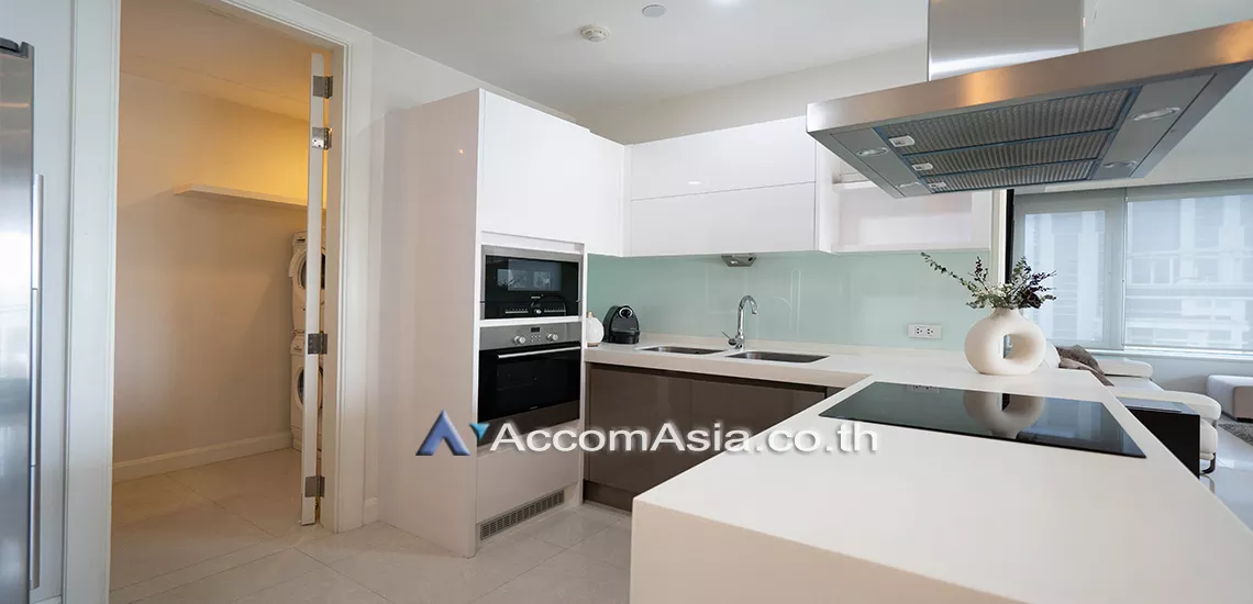  3 Bedrooms  Condominium For Rent in Ploenchit, Bangkok  near BTS Chitlom (1521054)