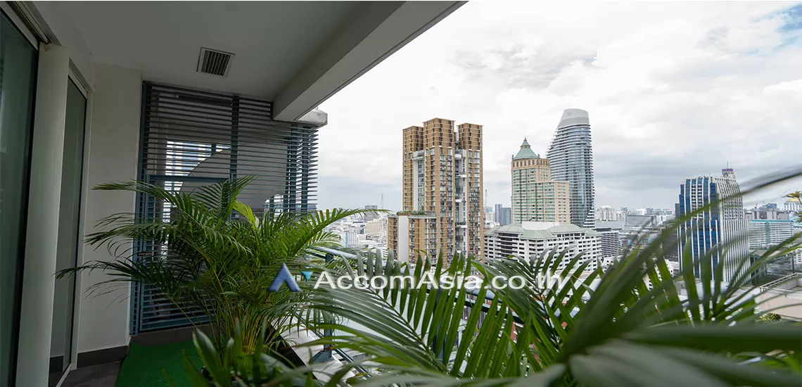  3 Bedrooms  Condominium For Rent in Ploenchit, Bangkok  near BTS Chitlom (1521054)