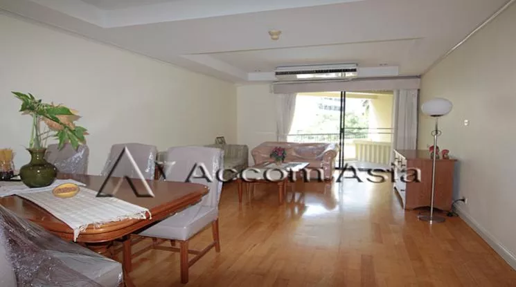  3 Bedrooms  Apartment For Rent in Sukhumvit, Bangkok  near BTS Phrom Phong (1421070)