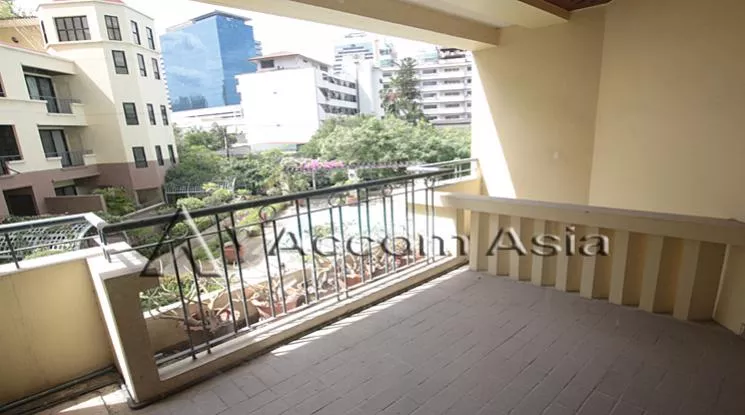  3 Bedrooms  Apartment For Rent in Sukhumvit, Bangkok  near BTS Phrom Phong (1421070)