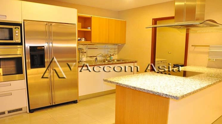  3 Bedrooms  Condominium For Rent in Sathorn, Bangkok  near BTS Chong Nonsi (1521072)