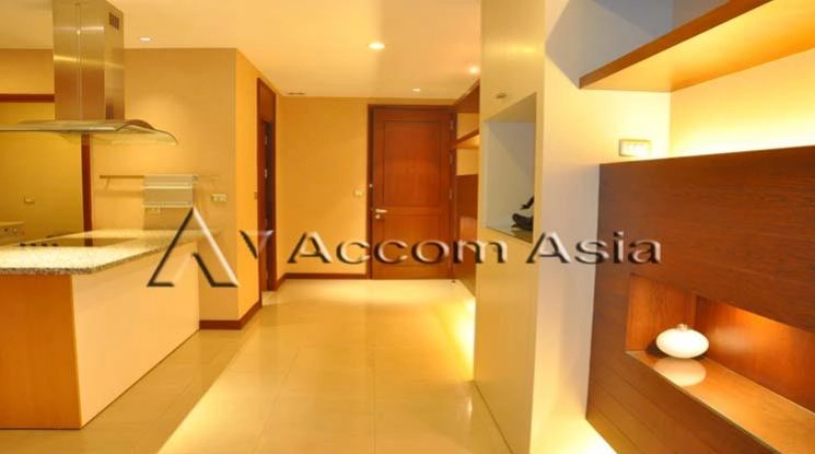  3 Bedrooms  Condominium For Rent in Sathorn, Bangkok  near BTS Chong Nonsi (1521072)