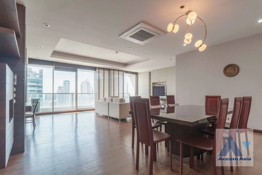  3 Bedrooms  Condominium For Rent in Sathorn, Bangkok  near BTS Chong Nonsi (1521072)