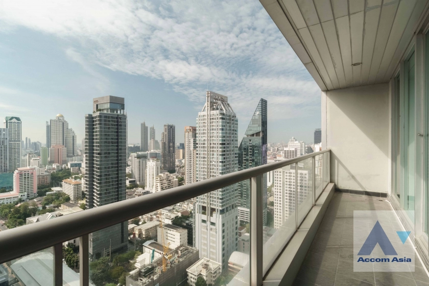  3 Bedrooms  Condominium For Rent in Sathorn, Bangkok  near BTS Chong Nonsi (1521072)