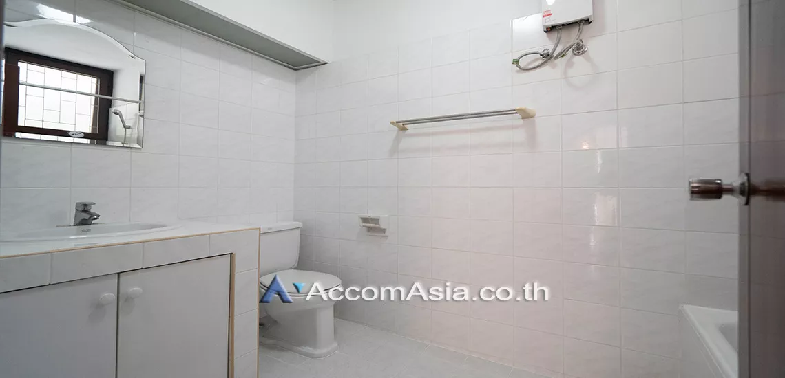 11  2 br Apartment For Rent in Sukhumvit ,Bangkok BTS Thong Lo at Greenery garden and privacy 1421075