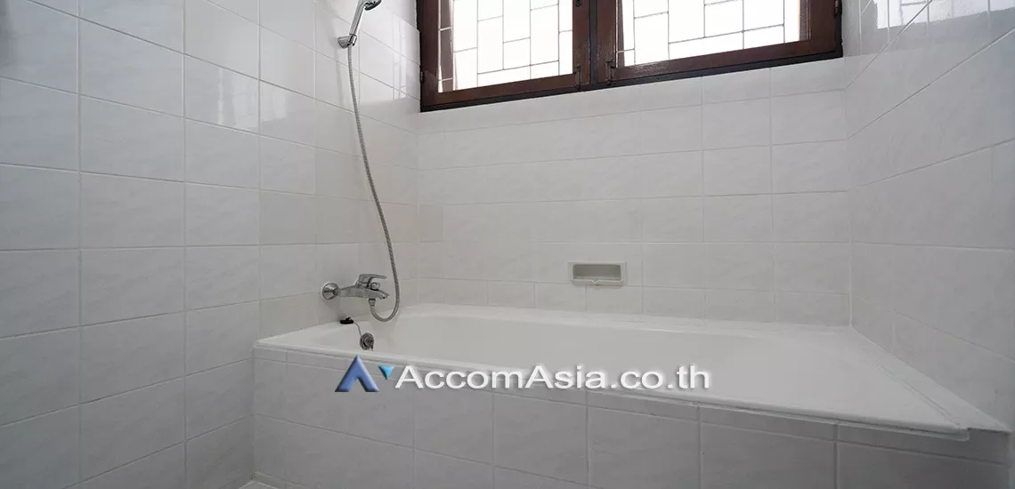 10  2 br Apartment For Rent in Sukhumvit ,Bangkok BTS Thong Lo at Greenery garden and privacy 1421075