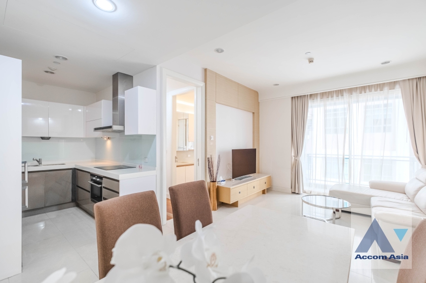  2 Bedrooms  Condominium For Sale in Ploenchit, Bangkok  near BTS Chitlom (1521100)