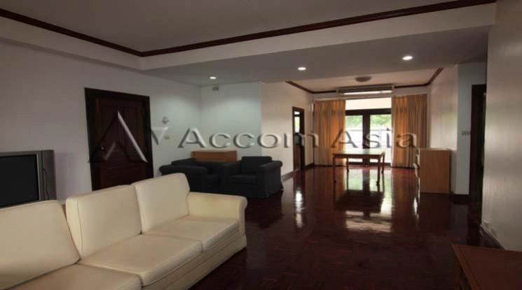 Pet friendly |  3 Bedrooms  Apartment For Rent in Sathorn, Bangkok  near BTS Chong Nonsi (10192)