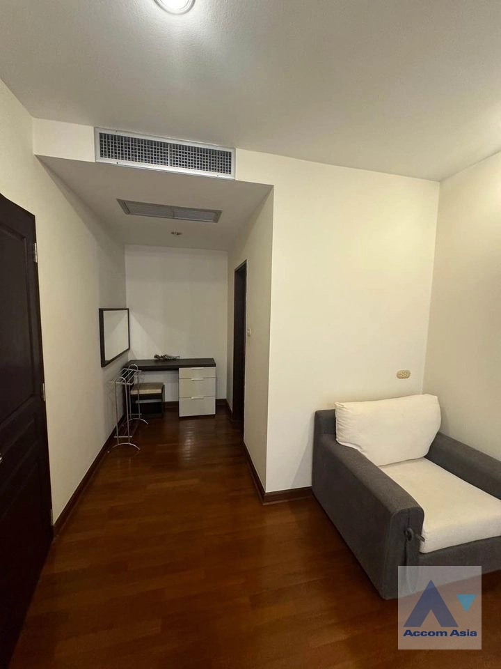 Pet friendly |  2 Bedrooms  Condominium For Rent in Ploenchit, Bangkok  near BTS Chitlom (20801)