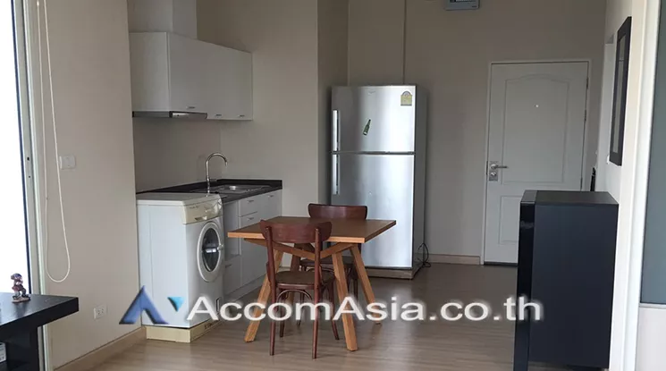  1 Bedroom  Condominium For Rent in Charoennakorn, Bangkok  near BTS Krung Thon Buri (1521445)