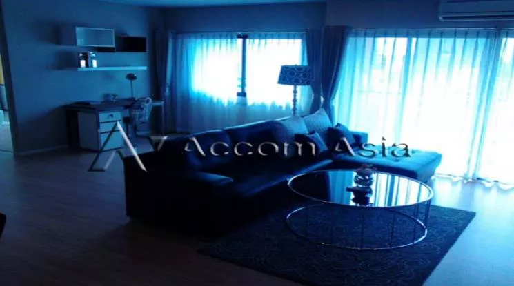  3 Bedrooms  Condominium For Rent in Ploenchit, Bangkok  near BTS Ploenchit (1521516)