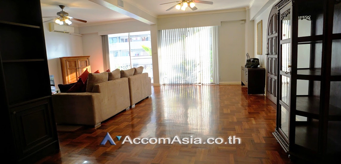  3 Bedrooms  Condominium For Rent in Sukhumvit, Bangkok  near BTS Phrom Phong (1521560)