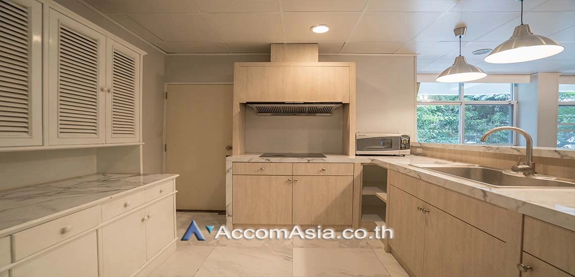 Big Balcony |  4 Bedrooms  Apartment For Rent in Sukhumvit, Bangkok  near BTS Phrom Phong (13000106)