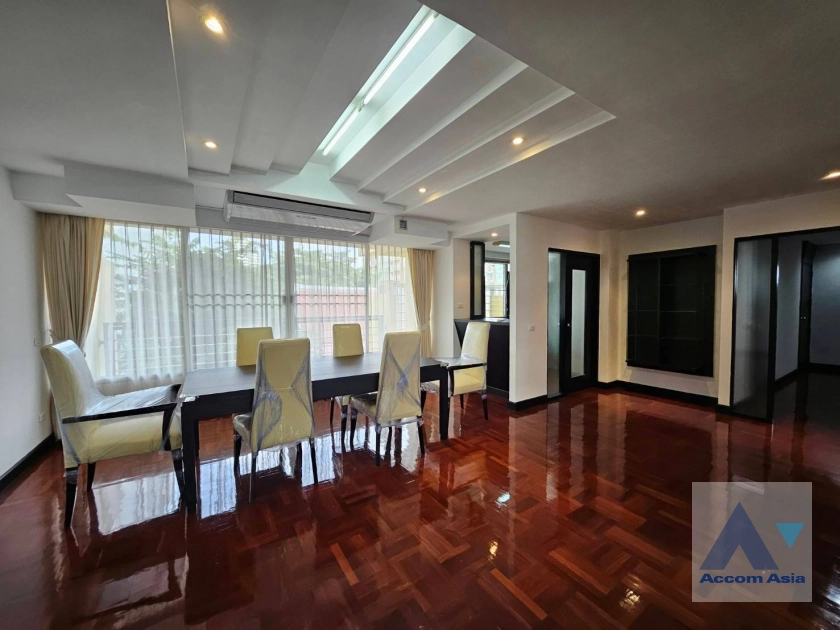 Pet friendly |  3 Bedrooms  Apartment For Rent in Sukhumvit, Bangkok  near BTS Thong Lo (20819)