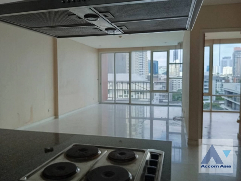 Pet friendly |  2 Bedrooms  Condominium For Rent & Sale in Sukhumvit, Bangkok  near BTS Ekkamai (13000156)