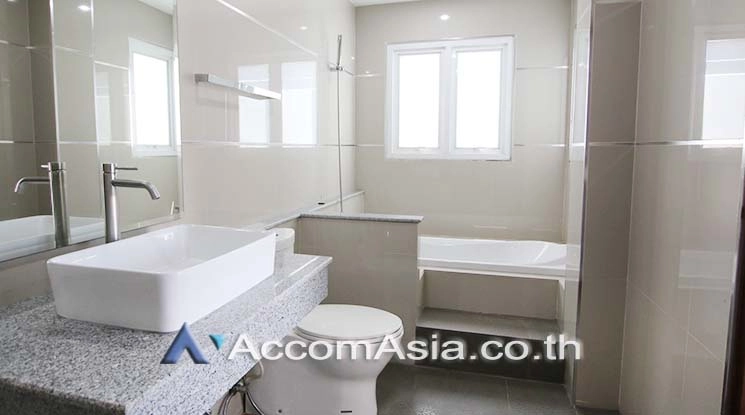 11  3 br Townhouse for rent and sale in sukhumvit ,Bangkok BTS Ekkamai 13000272