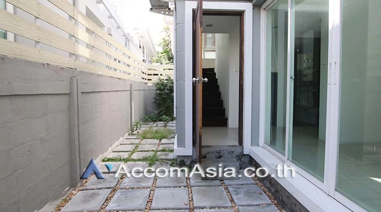 12  3 br Townhouse for rent and sale in sukhumvit ,Bangkok BTS Ekkamai 13000272