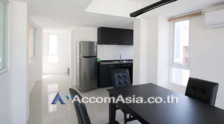 6  3 br Townhouse for rent and sale in sukhumvit ,Bangkok BTS Ekkamai 13000272