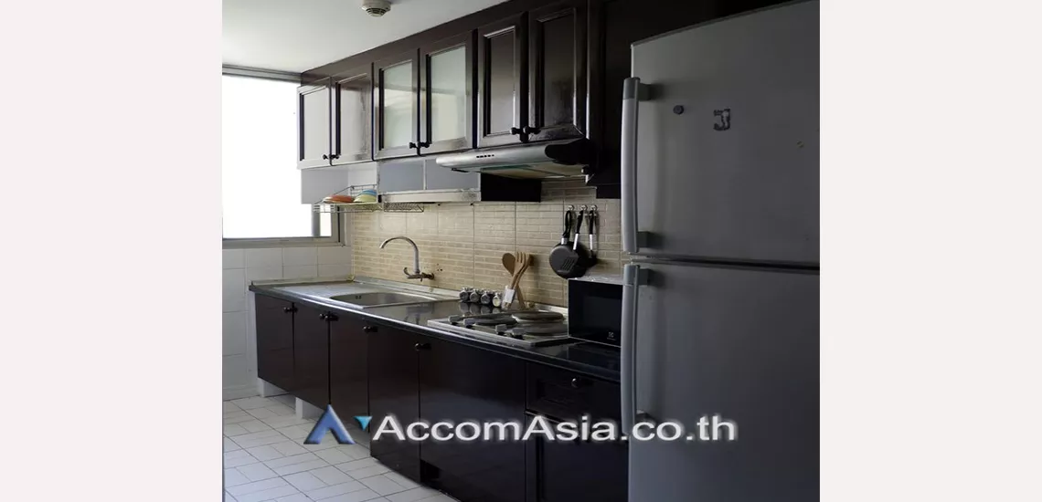  2 Bedrooms  Condominium For Rent in Sukhumvit, Bangkok  near BTS Ekkamai (13000290)