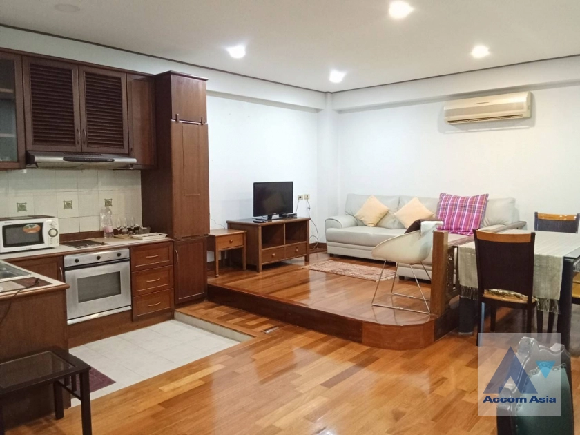  2 Bedrooms  Apartment For Rent in Sathorn, Bangkok  near BTS Chong Nonsi - MRT Lumphini (13000303)