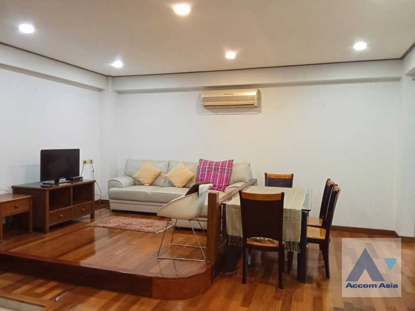  2 Bedrooms  Apartment For Rent in Sathorn, Bangkok  near BTS Chong Nonsi - MRT Lumphini (13000303)