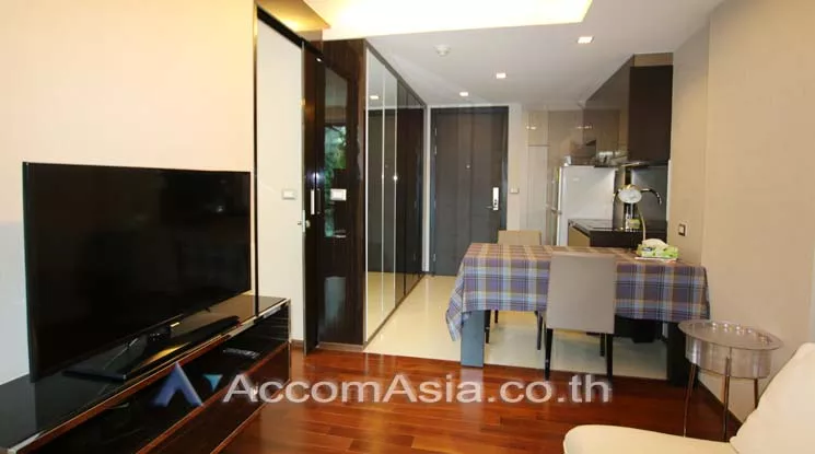  1 Bedroom  Condominium For Rent in Sukhumvit, Bangkok  near BTS Ekkamai (13000402)