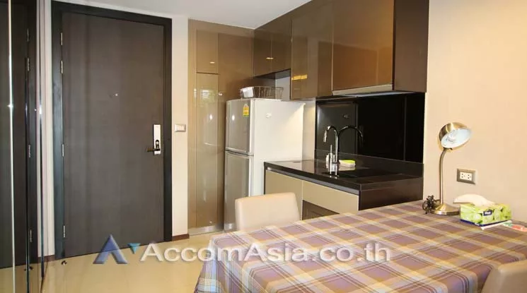  1 Bedroom  Condominium For Rent in Sukhumvit, Bangkok  near BTS Ekkamai (13000402)