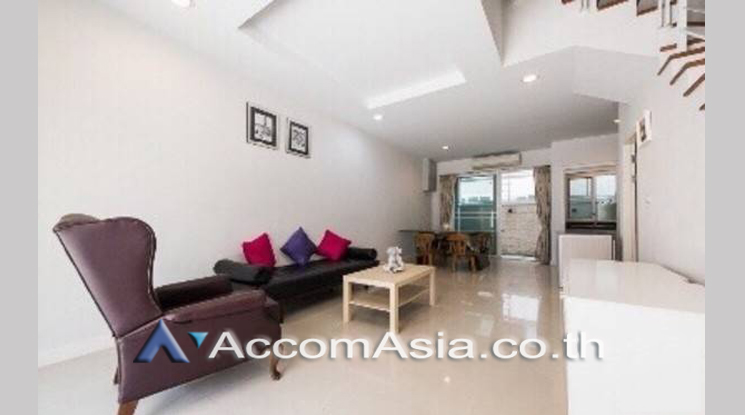  3 Bedrooms  Townhouse For Rent & Sale in Rama 3, Bangkok  near BTS Surasak (13000416)