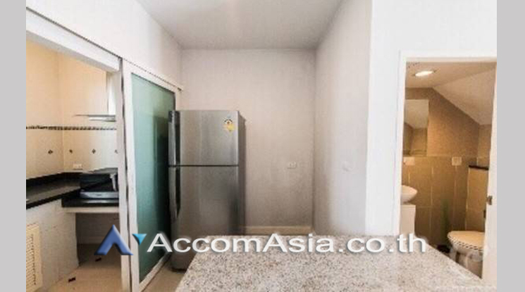  3 Bedrooms  Townhouse For Rent & Sale in Rama 3, Bangkok  near BTS Surasak (13000416)