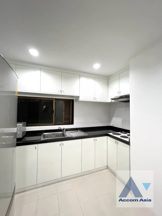  2 Bedrooms  Condominium For Rent in Sukhumvit, Bangkok  near BTS Phrom Phong (13000426)