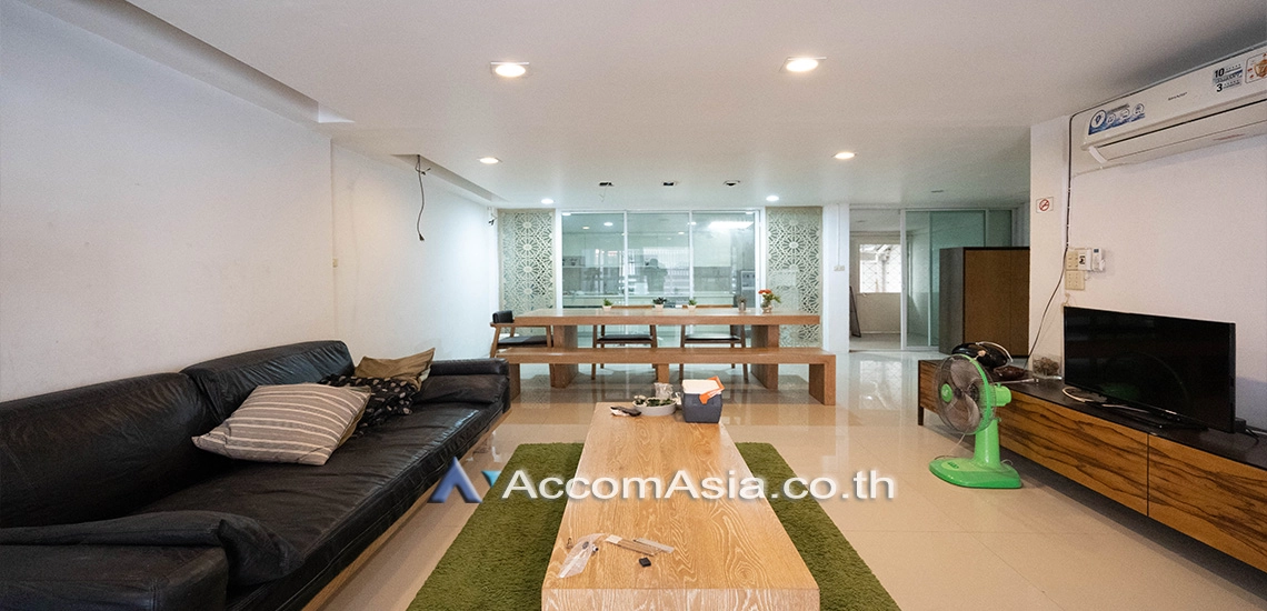  1  4 br Townhouse For Rent in Sukhumvit ,Bangkok BTS Phrom Phong 13000502