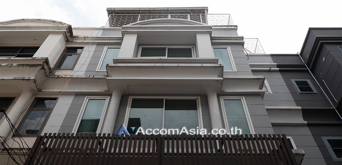  2  4 br Townhouse For Rent in Sukhumvit ,Bangkok BTS Phrom Phong 13000502