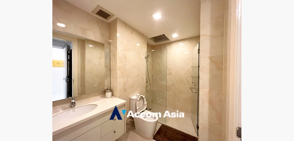 33  3 br Condominium For Sale in Sathorn ,Bangkok BTS Chong Nonsi - BRT Sathorn at Narathorn Place 13000612