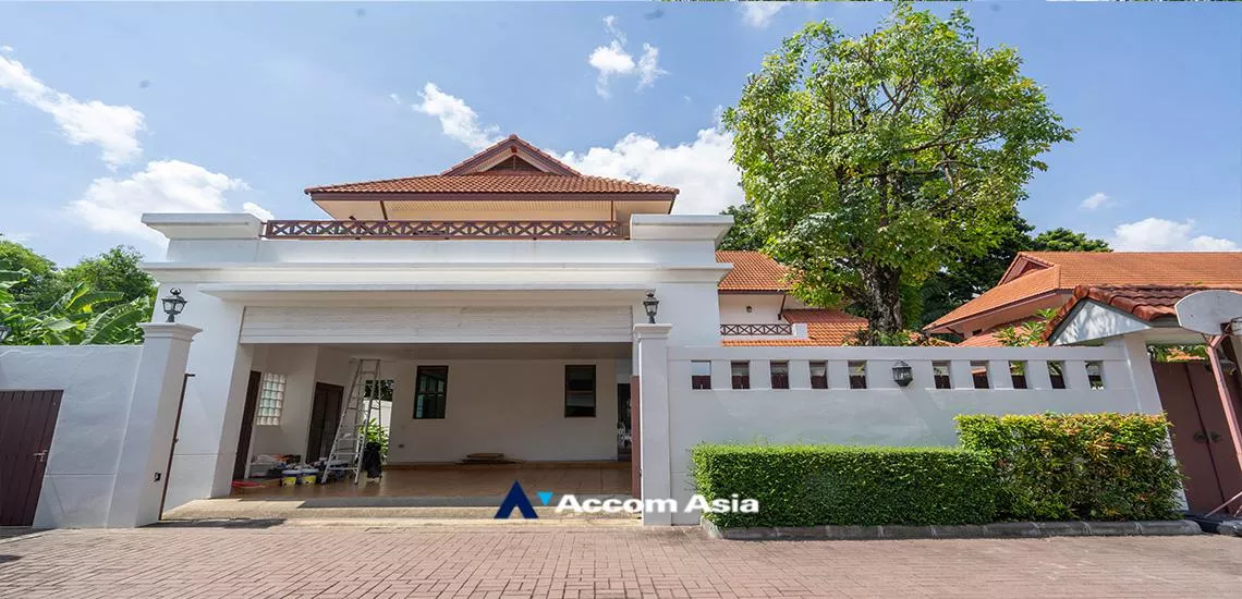 Garden, Private Swimming Pool, Pet friendly |  4 Bedrooms  House For Rent in Ratchadapisek, Bangkok  near MRT Phetchaburi (13000626)