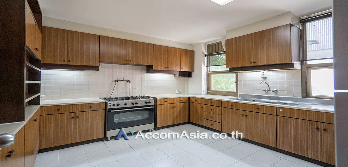 Pet friendly |  3 Bedrooms  Apartment For Rent in Sukhumvit, Bangkok  near BTS Phrom Phong (13000654)