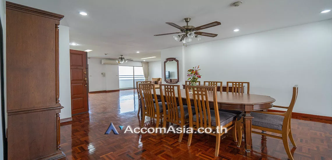  3 Bedrooms  Apartment For Rent in Sukhumvit, Bangkok  near BTS Phrom Phong (13000655)