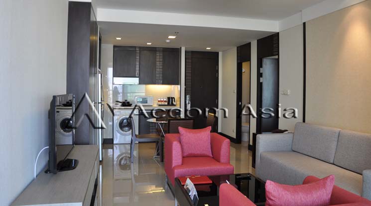  2 Bedrooms  Apartment For Rent in Sukhumvit, Bangkok  near BTS Ekkamai (13000660)