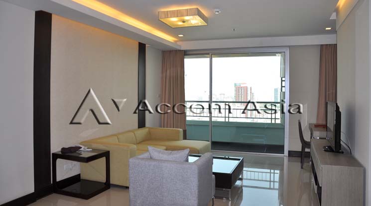  3 Bedrooms  Apartment For Rent in Sukhumvit, Bangkok  near BTS Ekkamai (13000663)