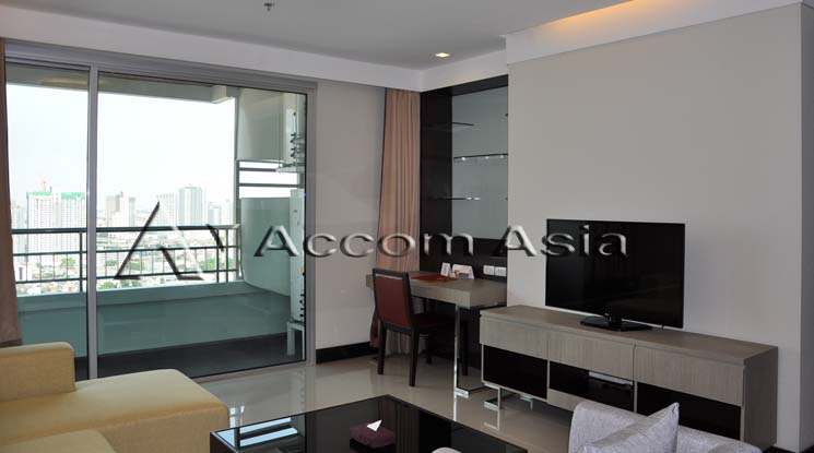  3 Bedrooms  Apartment For Rent in Sukhumvit, Bangkok  near BTS Ekkamai (13000663)