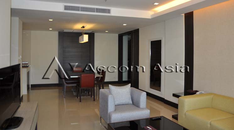  3 Bedrooms  Apartment For Rent in Sukhumvit, Bangkok  near BTS Ekkamai (13000663)