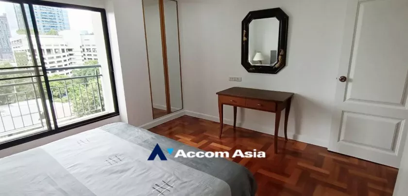  2 Bedrooms  Condominium For Rent in Sukhumvit, Bangkok  near BTS Nana (13000714)