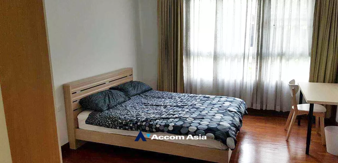 Corner Unit |  3 Bedrooms  Condominium For Rent in Sukhumvit, Bangkok  near BTS Nana (13000755)