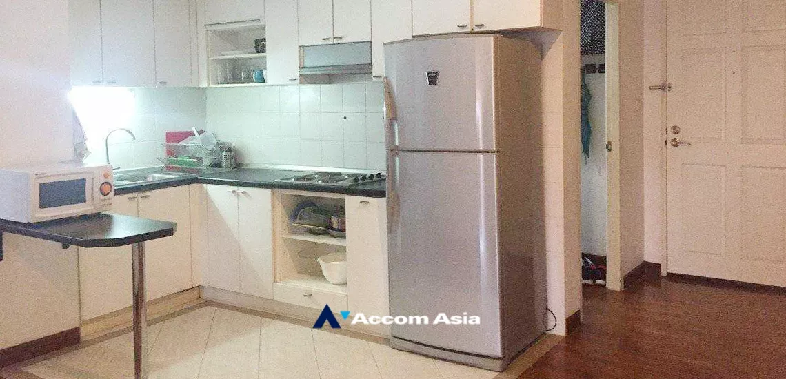 Corner Unit |  3 Bedrooms  Condominium For Rent in Sukhumvit, Bangkok  near BTS Nana (13000755)