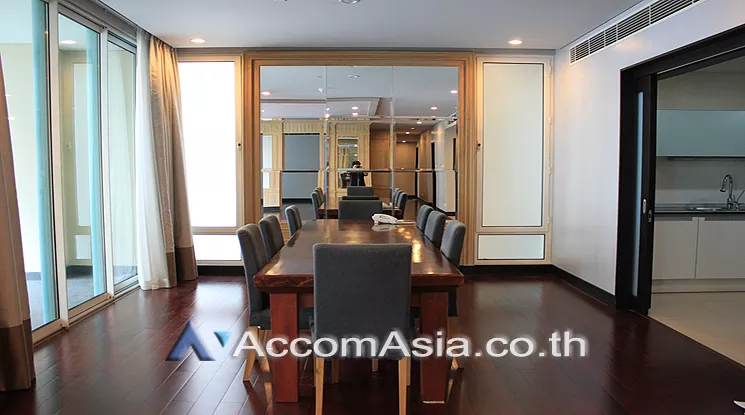  3 Bedrooms  Condominium For Rent in Ploenchit, Bangkok  near BTS Chitlom (13000764)