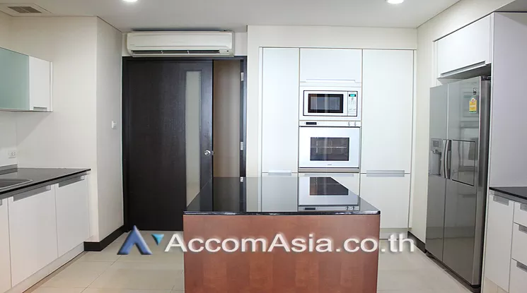  3 Bedrooms  Condominium For Rent in Ploenchit, Bangkok  near BTS Chitlom (13000764)