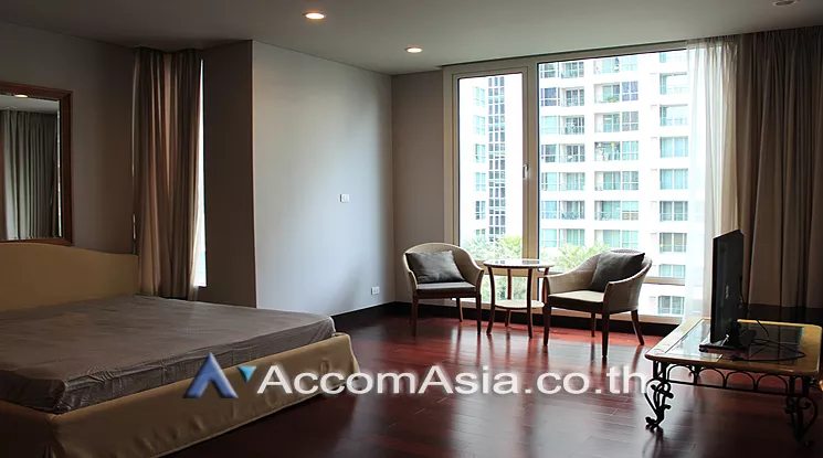  3 Bedrooms  Condominium For Rent in Ploenchit, Bangkok  near BTS Chitlom (13000764)