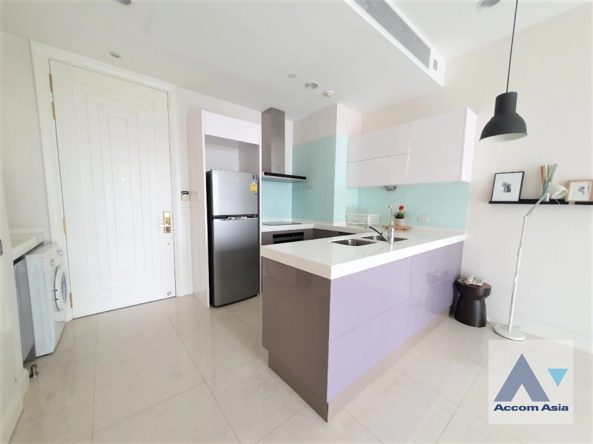  2 Bedrooms  Condominium For Rent & Sale in Ploenchit, Bangkok  near BTS Chitlom (13000782)