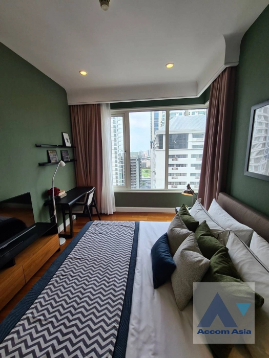  2 Bedrooms  Condominium For Rent & Sale in Ploenchit, Bangkok  near BTS Chitlom (13000782)