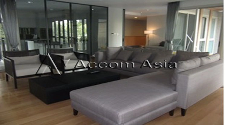  4 Bedrooms  Apartment For Rent in Ploenchit, Bangkok  near BTS Chitlom (13000791)